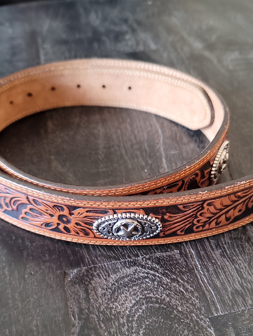 Justin Tooled 5 Star Emblem Tan Top Grain Leather Belt C12424 Sz 42